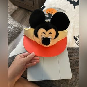 Old school, Mickey Mouse visor